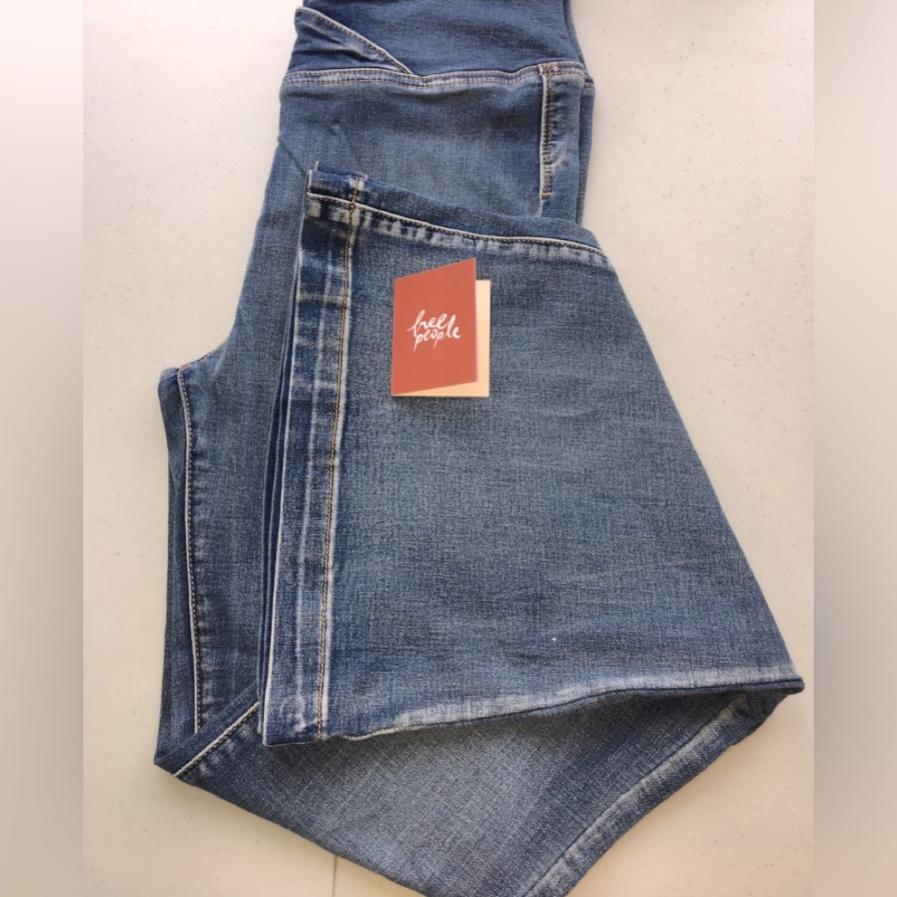 š Free People NWT Flared High Waist Jeans Size 28 Distressed Hippie Design - Picture 1 of 5